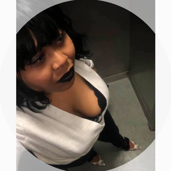 Poshmark profile picture for @problematic